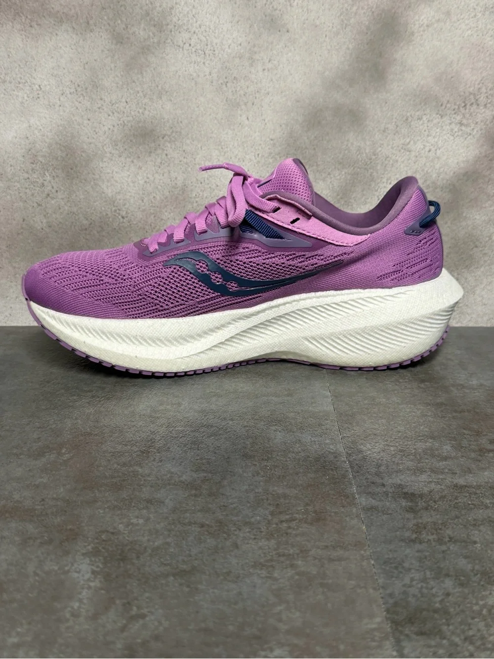 Saucony Triumph 21 Women's Purple Running Shoes S10881-32 Size 8
